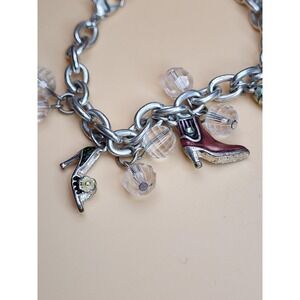 Fun Vintage High Heel Silver Tone Charm Bracelet ‎ Enamel & Faceted Beads 7"